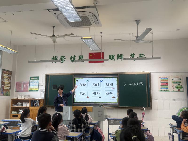 新教师开课1.jpg